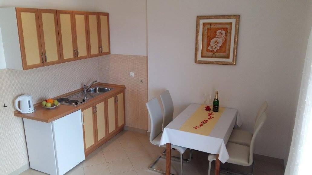 Apartmani Kontic Baška Voda Екстериор снимка